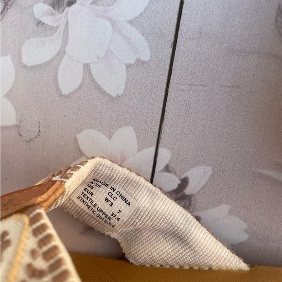 Reef Women's Brown Patterned Sandals - Picture 6 of 6